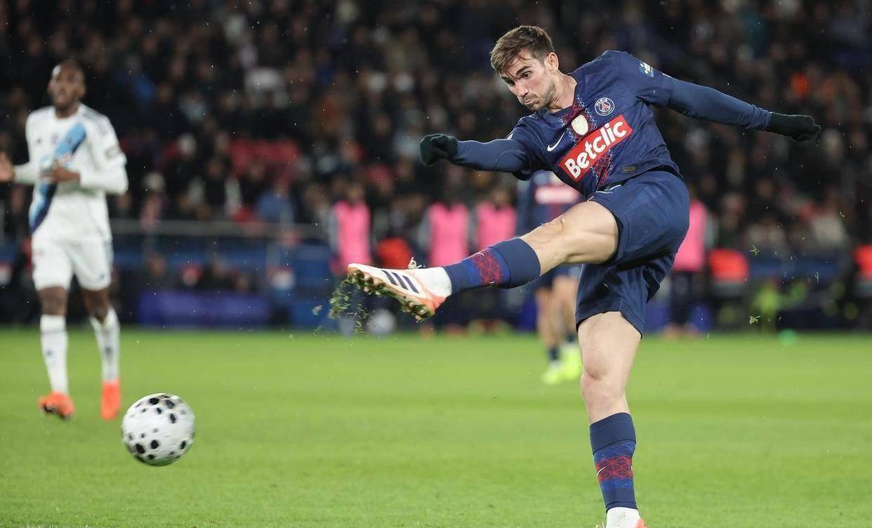 开云体育-赛地聚焦：法甲清晨热度飙升，广州队止住颓势，话题不断，更衣室氛围转暖的简单介绍